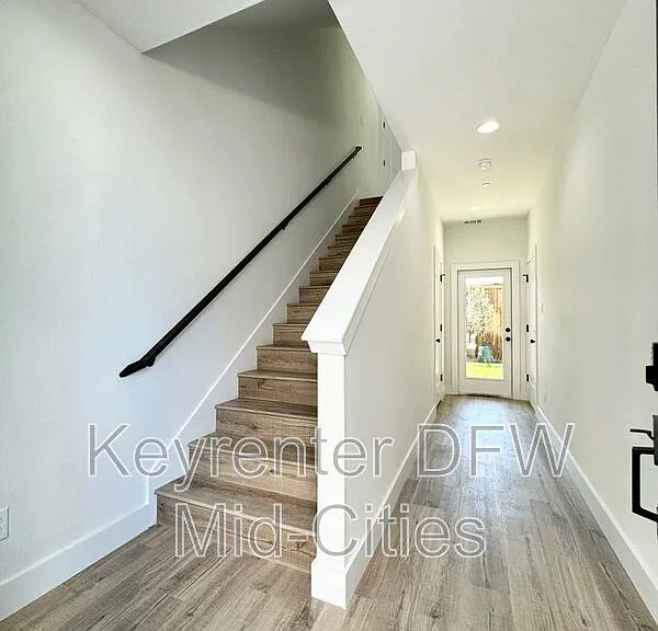 7327 Uloho Way — Photo 1
