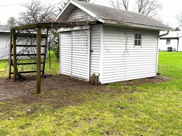 1102 S 15th St, Goshen, IN 46526