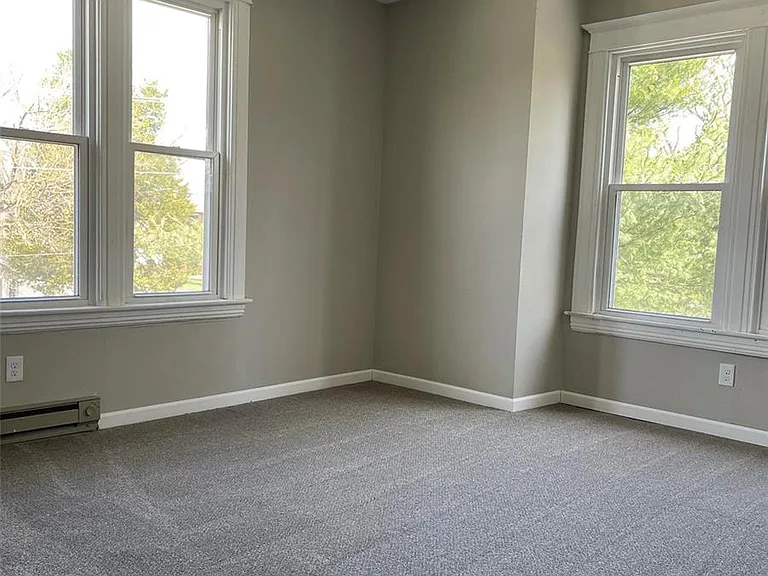 319 N Hesperia St #B — Photo 17