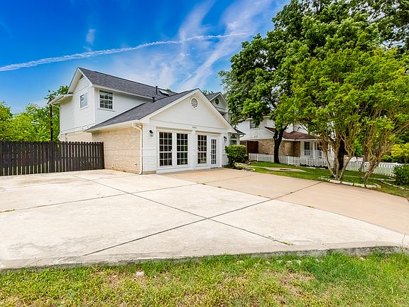 2nd image of 1002 Oakridge Dr