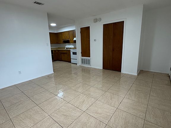4th image of 6422 Myrtle Hill Cir #E