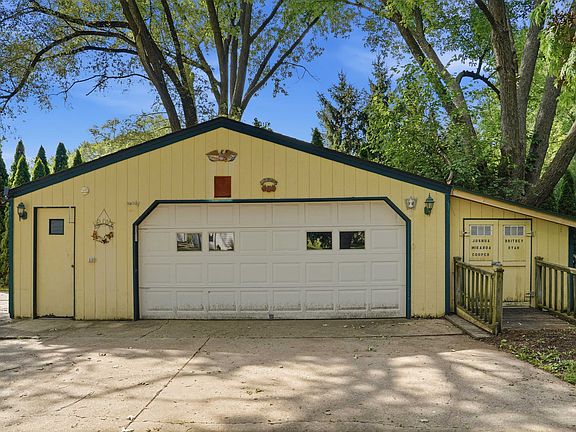4th image of 1009 Chicago Ave
