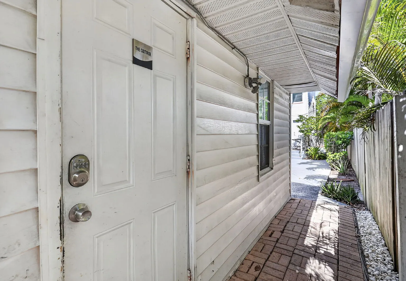 Studio, 1.0 bath, 650 sqft, $1,500 — Photo 2