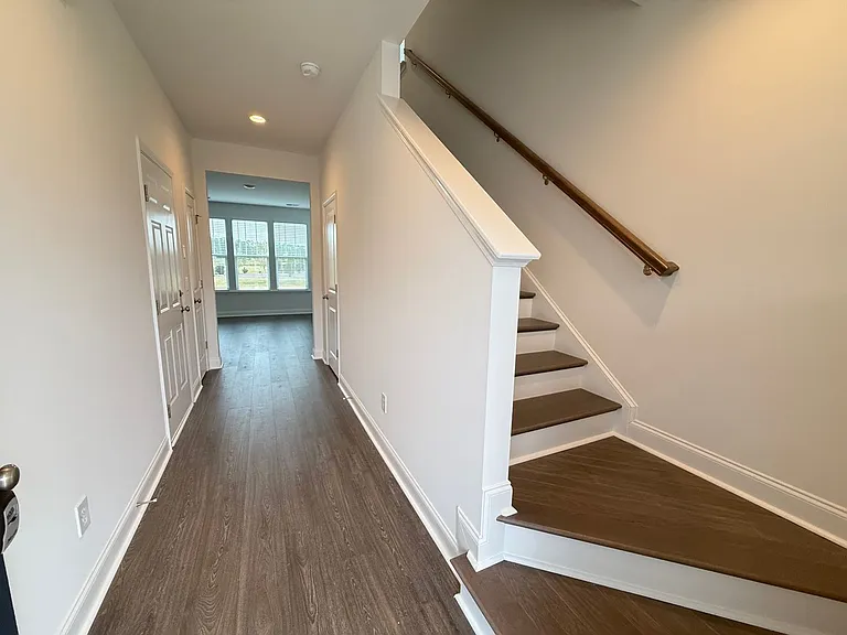 102 Hawthorne Landing Dr — Photo 10
