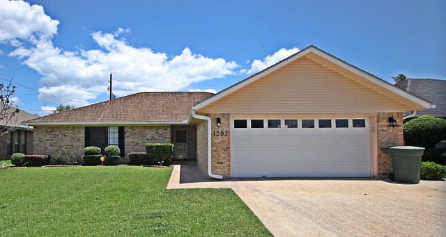 1st image of 1202 Meadowridge Dr