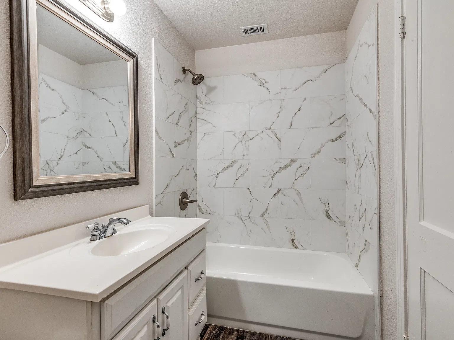 3 bed, 1.5 bath, 1200 sqft, $1,650 — Photo 3