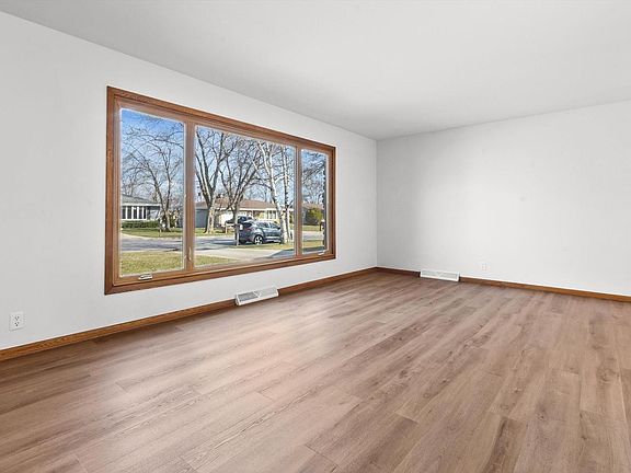 4th image of 210 Echo LANE
