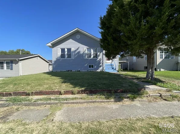 148 W 2nd St, Roxana, IL 62084