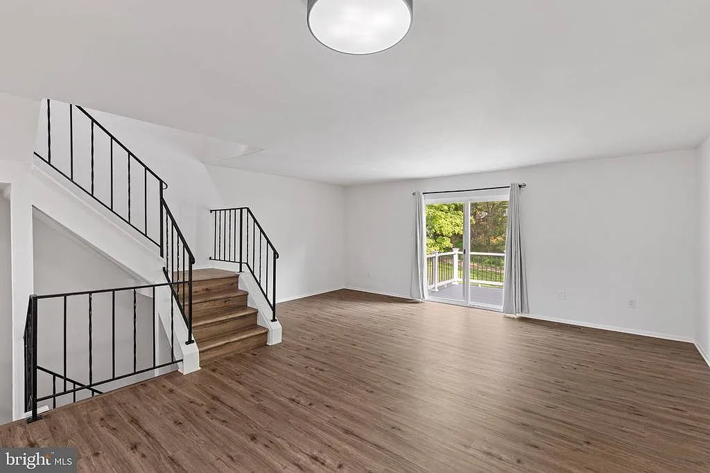 3 bed, 2.5 bath, 2200 sqft, $3,700 — Photo 4