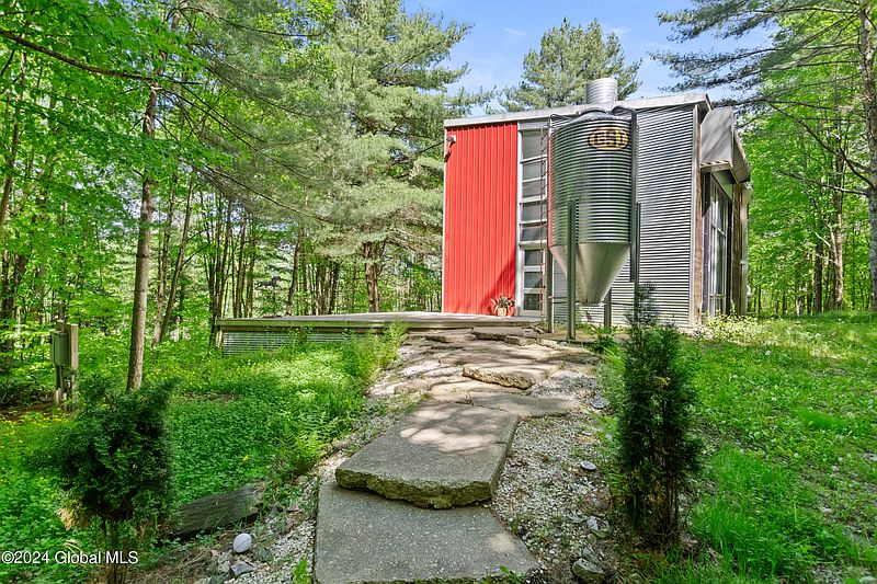 2nd image of 140 Binninger Road
