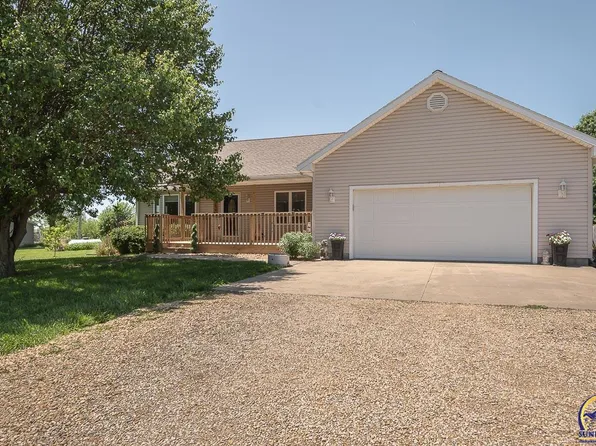 10299 Red Maple Dr, Meriden, KS 66512
