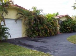 820 NE 109th St, Biscayne Park, FL 33161