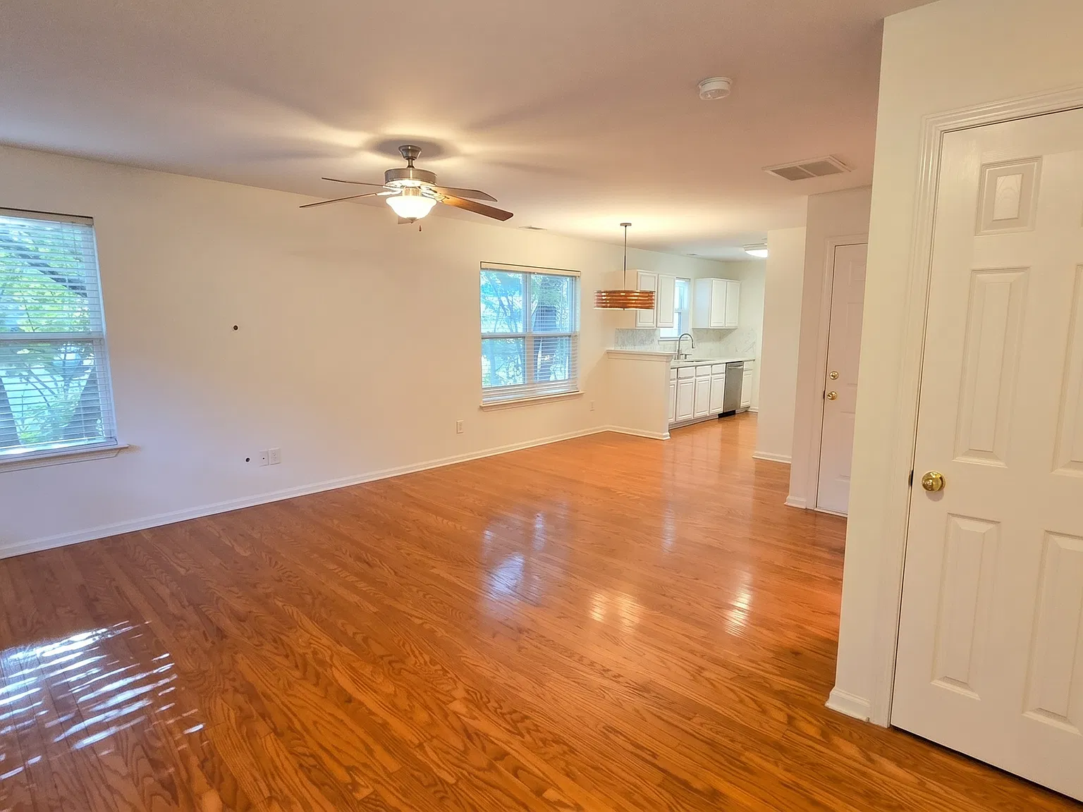2 bed, 2.5 bath, 1285 sqft, $2,250 — Photo 3