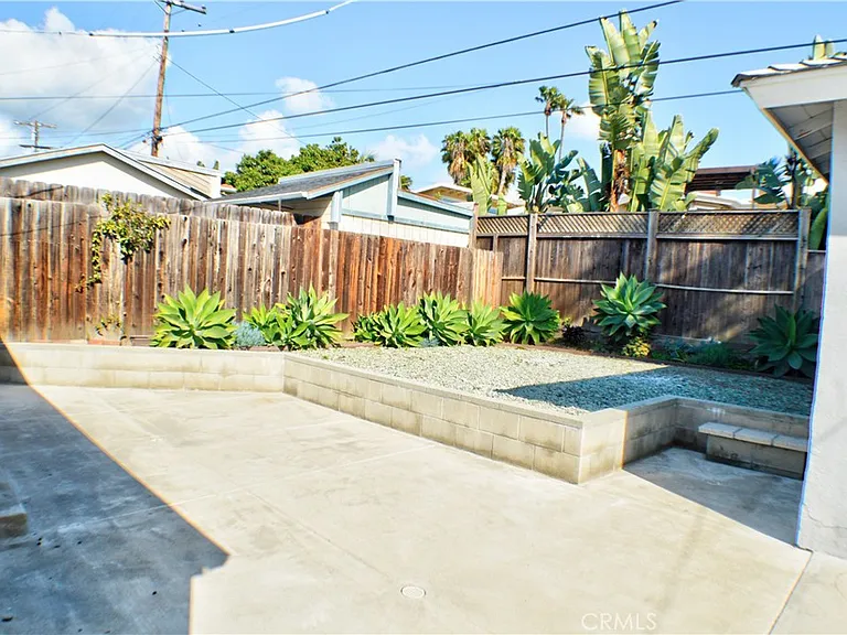 123 W Avenida Valencia — Photo 25