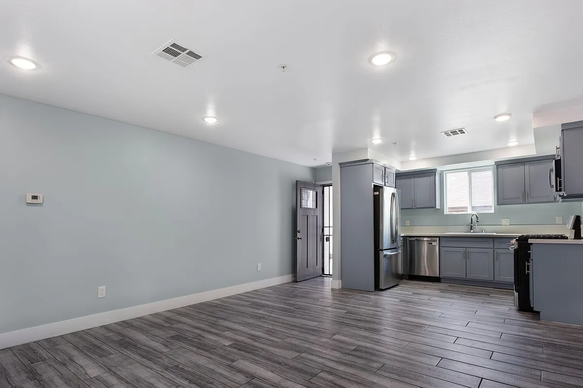 Building Photo - 958 S Breed St #1/2