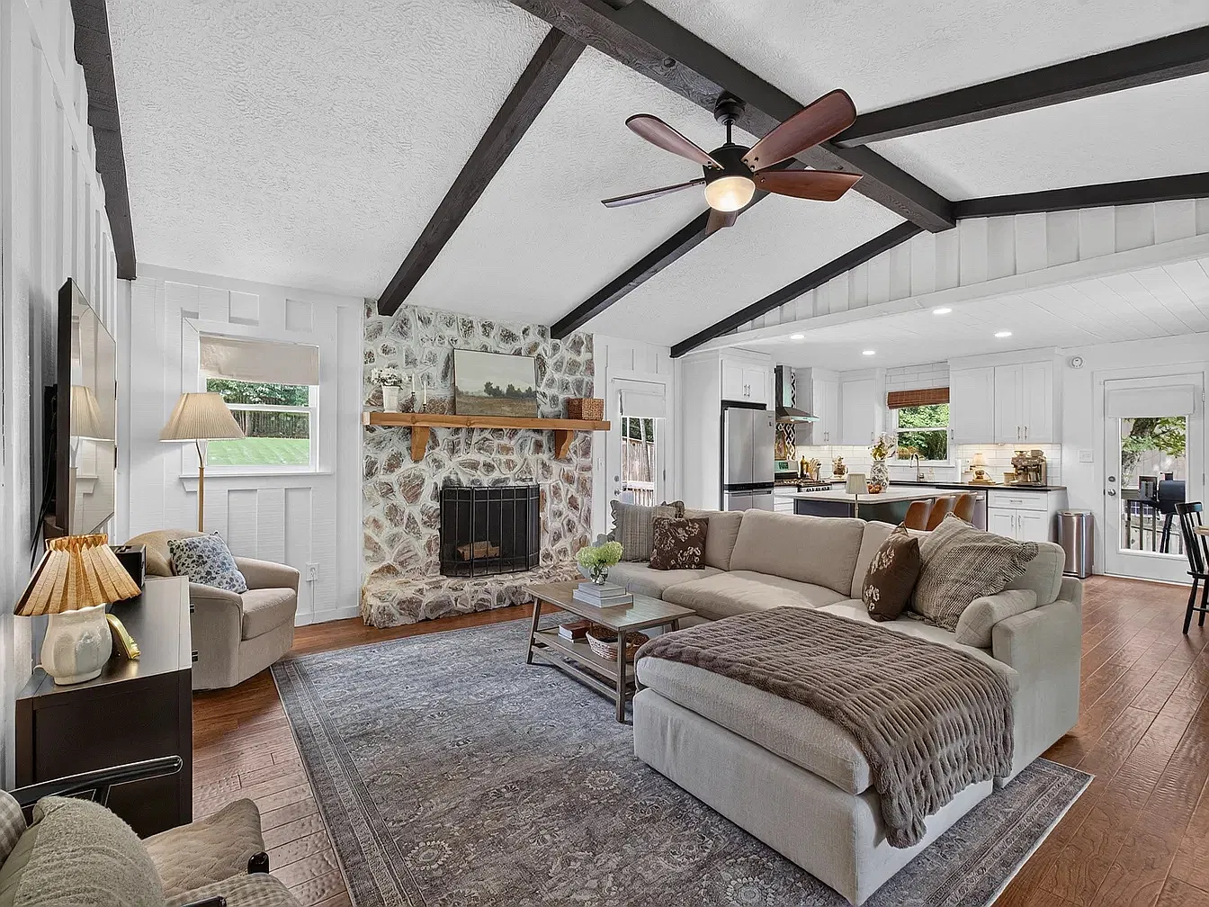 3 bed, 2090 sqft, $2,595 — Photo 3