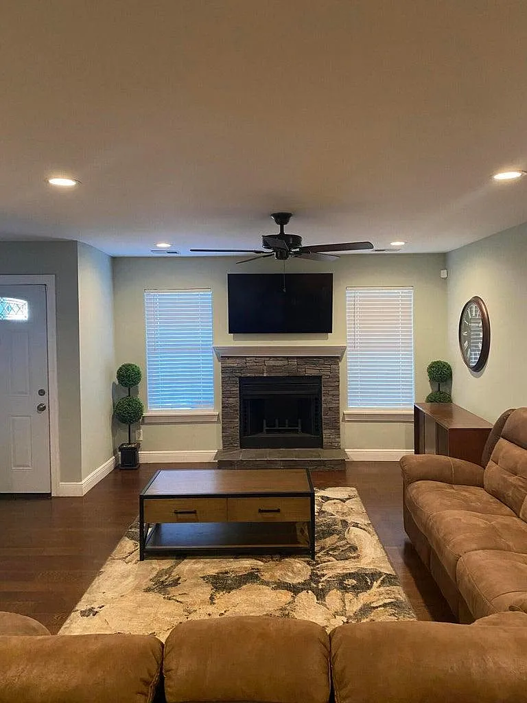 3 bed, 2.5 bath, 1250 sqft, $2,000 — Photo 3