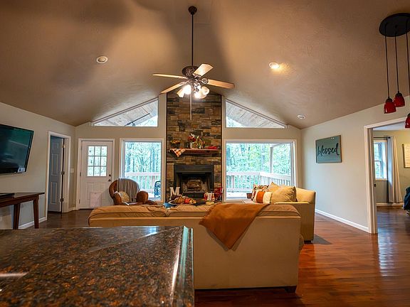4th image of 15 Vista Pointe Dr