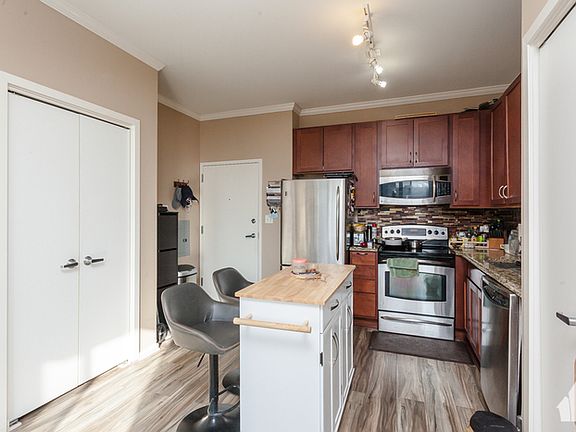 5th image of 1 E 8th St #505W