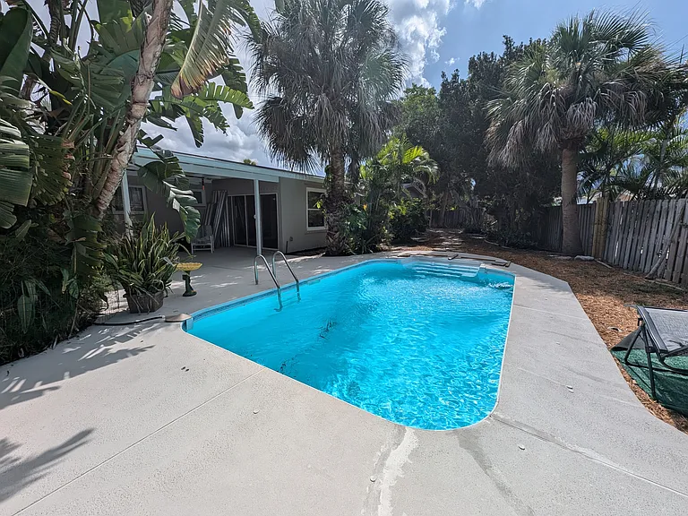 230 Robert Ct — Photo 24