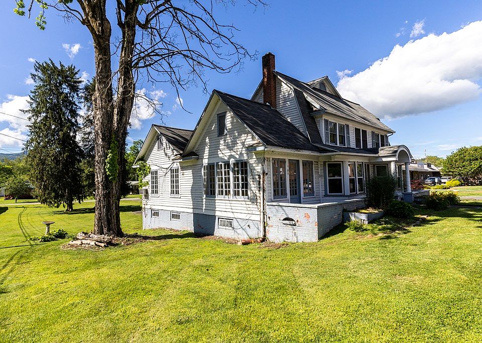 31 Main St, Bryson City, NC 28713 MLS 26030544 Zillow