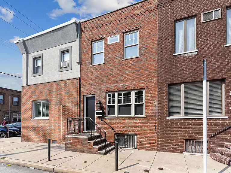 2552 S Sartain St — Photo 3