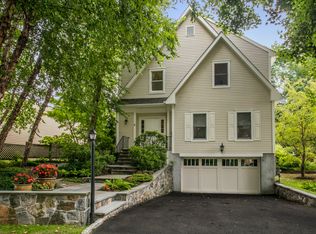 4 Nassau Rd, Larchmont, NY 10538