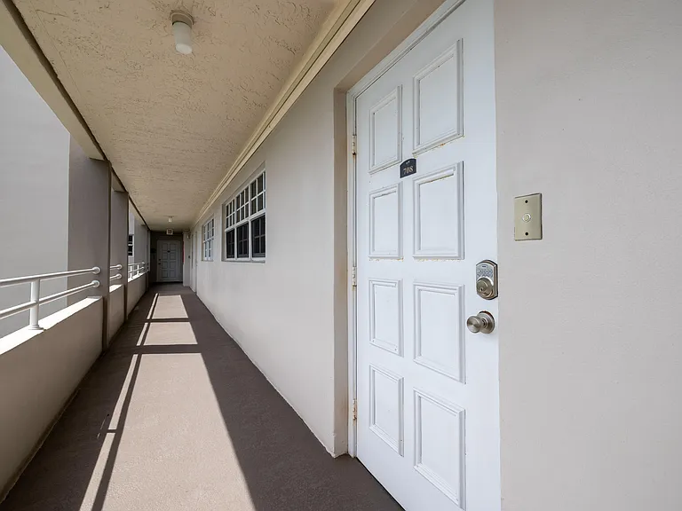 575 Oaks Ln #708 — Photo 4