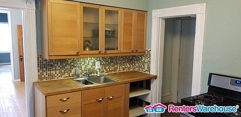 4th image of 192 Baker St E