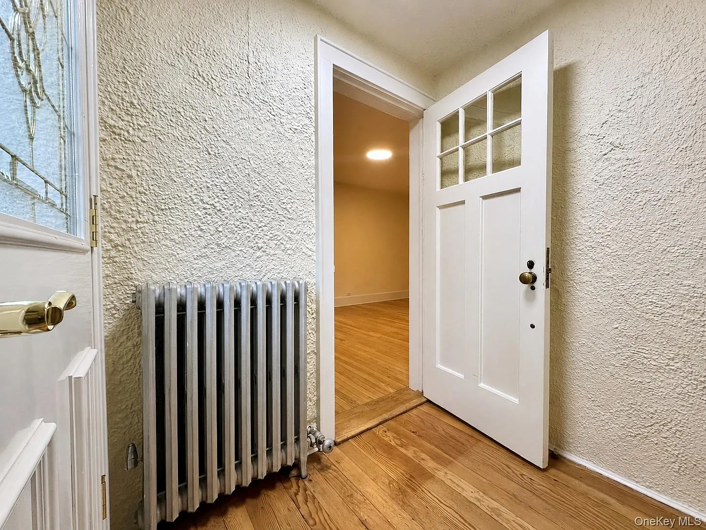 3 bed, 1.0 bath, 1243 sqft, $3,800 — Photo 2
