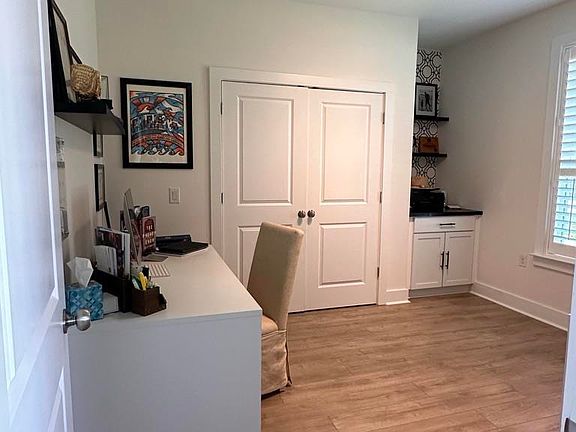 5th image of 2420 Sherwood Dr