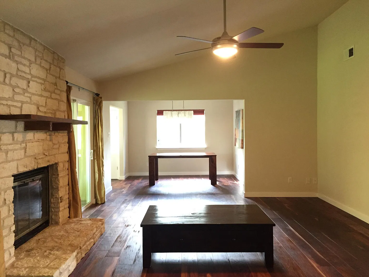 3 bed, 1400 sqft, $2,485 — Photo 3