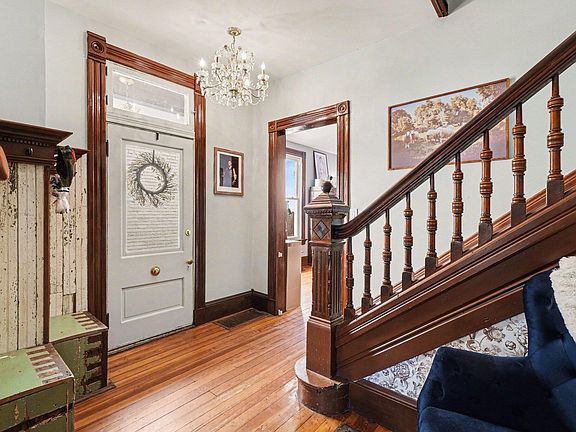 3rd image of 542 Lexington Ave
