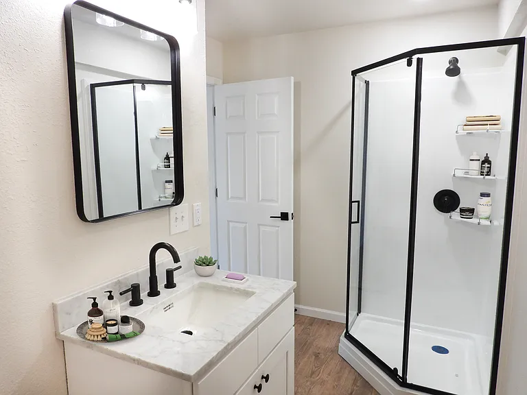 Owens Lake Commons Apartments & Townhomes — Photo 77