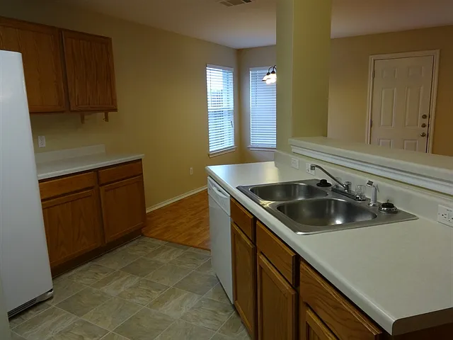 3 bed, 2.0 bath, 1468 sqft, $1,855 — Photo 3