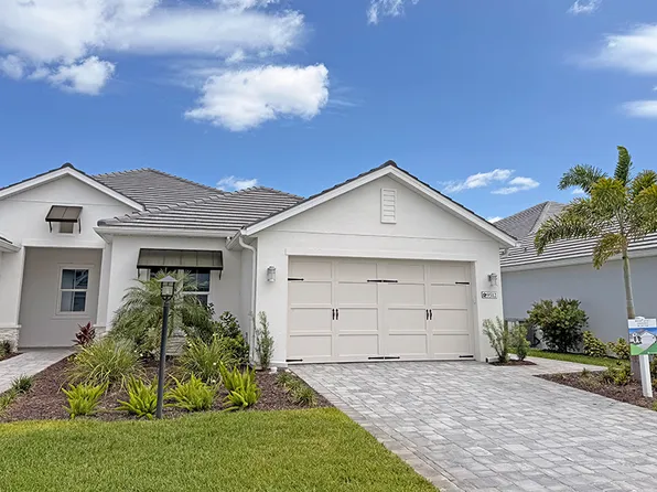9512 Lunar Dove Dr, Sarasota, FL 34240