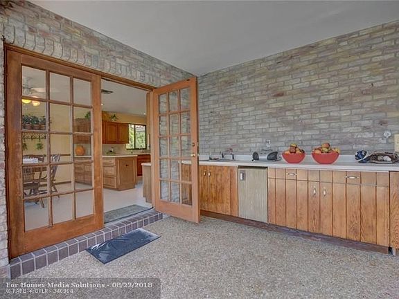 4th image of 7940 Redwood Ln