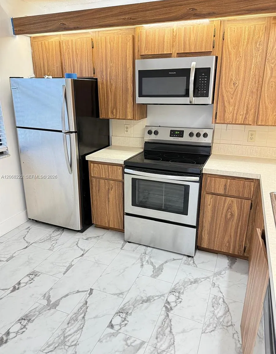 Whitehall Condo Of The La — Photo 2