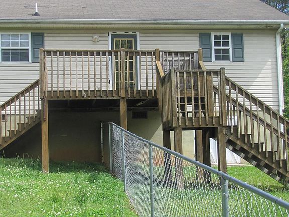 2nd image of 2733 Daffodil Ln