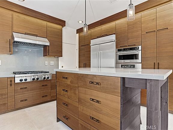 3rd image of 2588 Thorman Pl