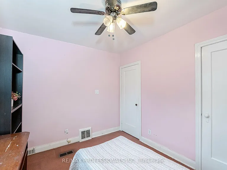 111 Keele St — Photo 21