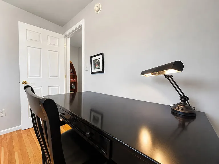 129 Lawrence Rd — Photo 2