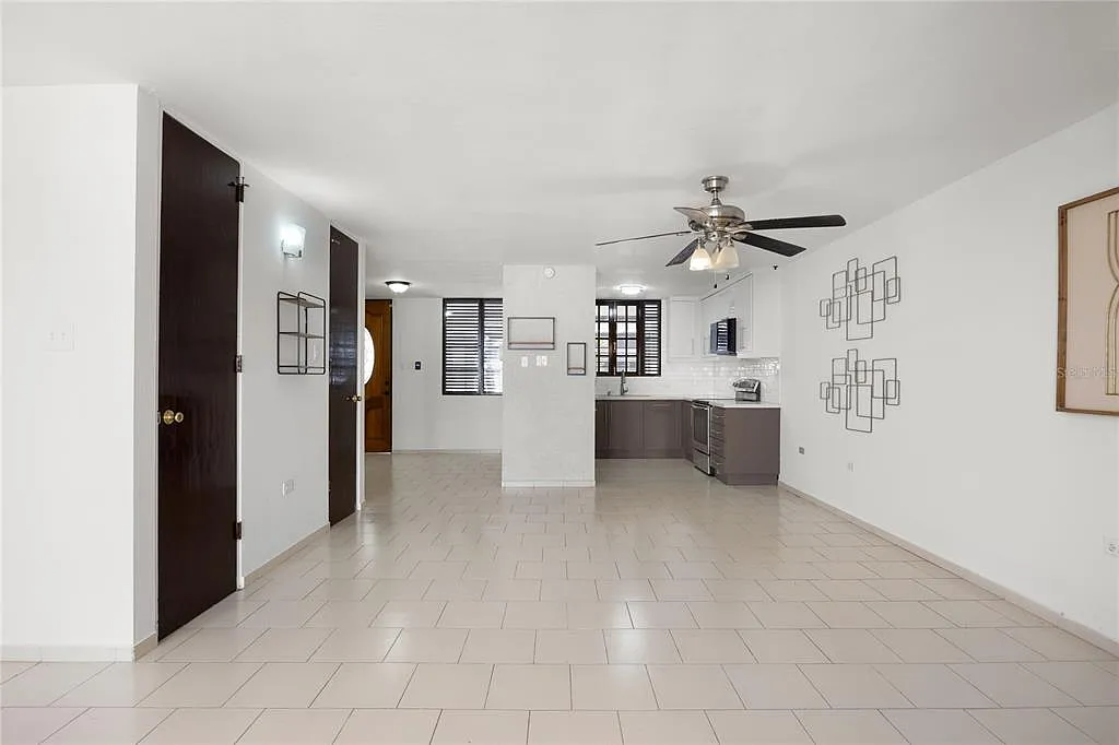 3 bed, 2.5 bath, 2300 sqft, $3,500 — Photo 4