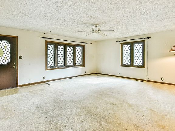 3rd image of 5027 N Lakeview Dr