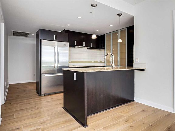 4th image of 888 S 4th Ave SW #1904