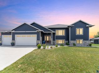 1720 N Paddington Trl, Sioux Falls, SD 57110