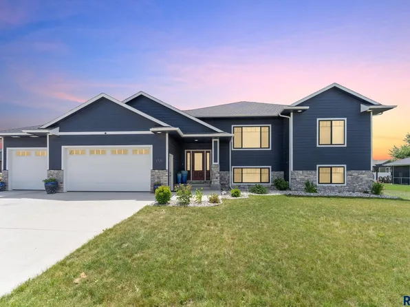 1720 N Paddington Trl, Sioux Falls, SD 57110