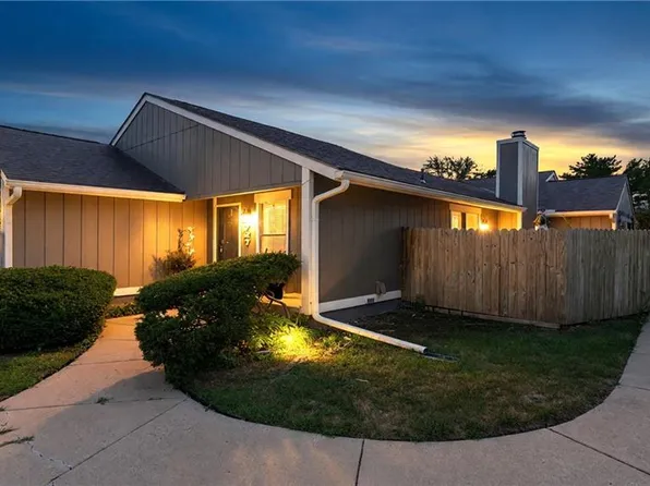 4727 N Cliff Hill Cir, Kansas City, MO 64151