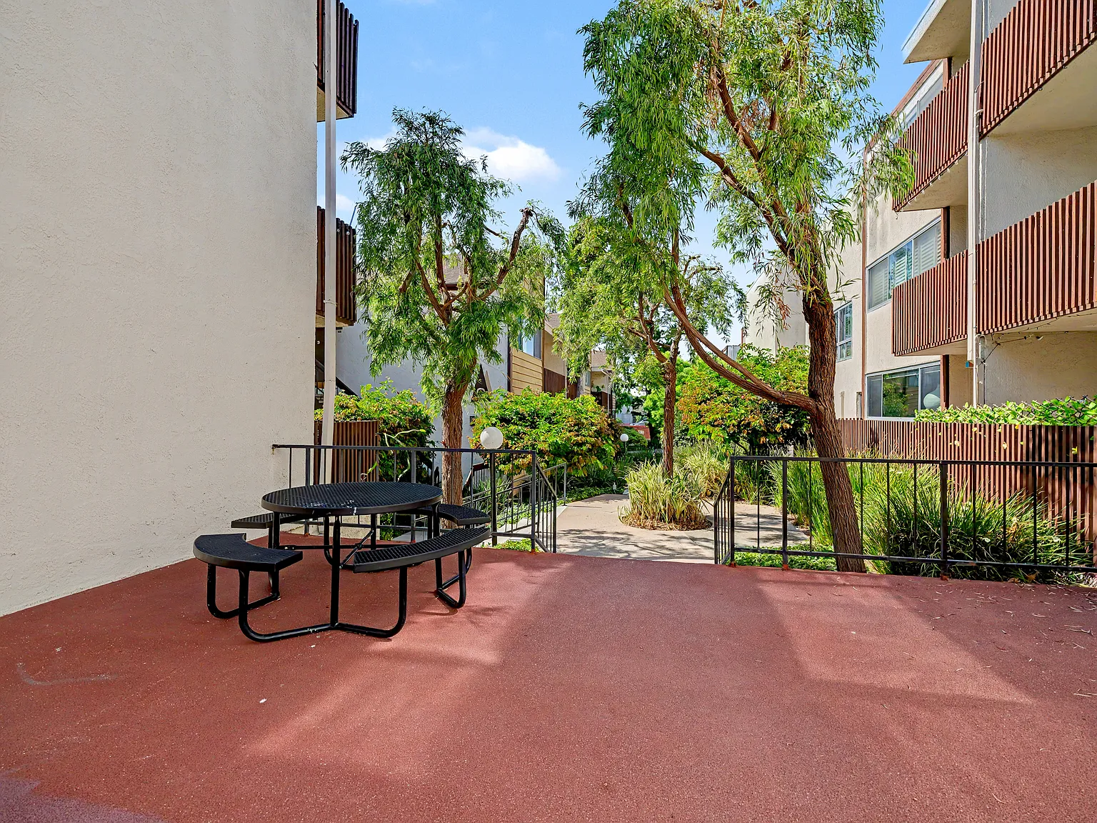 2 bed, 1028 sqft, $3,150 — Photo 3