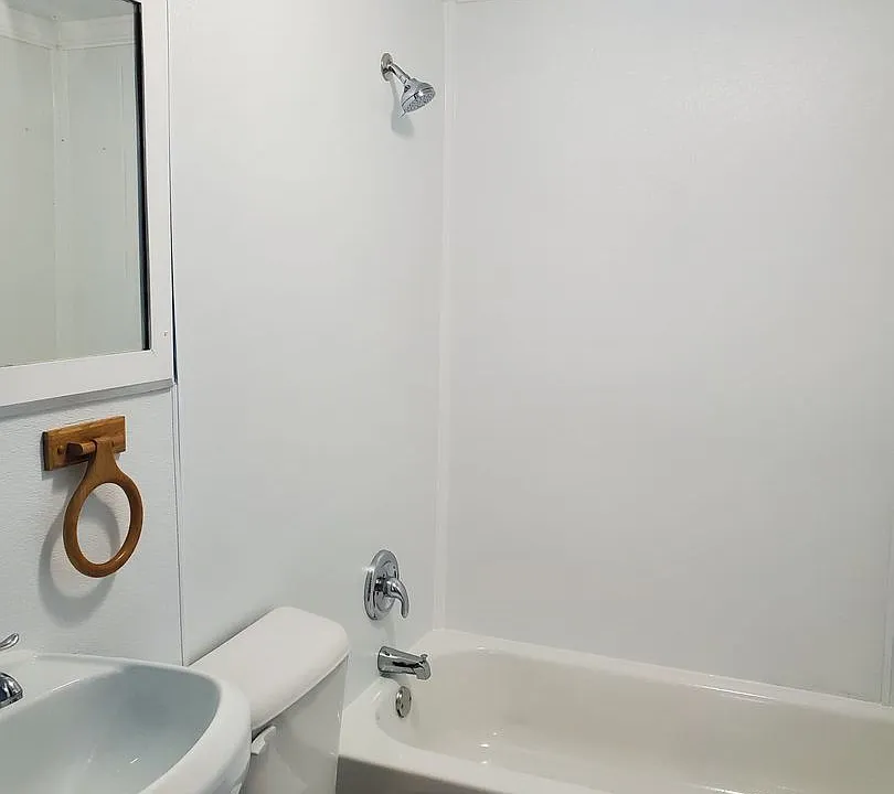 109 Circle Dr